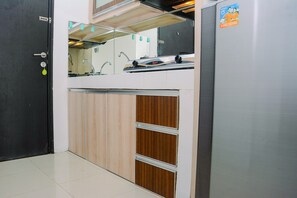 Room | Private kitchen | Fridge, stovetop, cookware/dishes/utensils