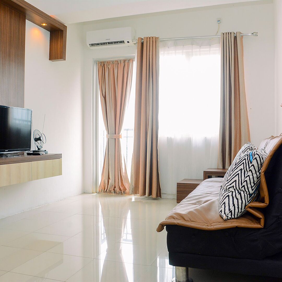 2 bedrooms, desk, bed sheets