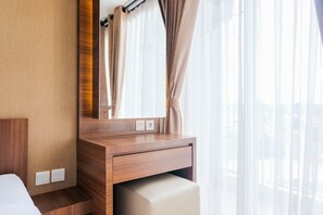 Room | Desk, free WiFi, bed sheets - Trendy and Convenient Studio Bintaro Plaza Apartment (South Tangerang)