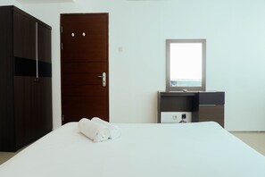 Room | 2 bedrooms, free WiFi, bed sheets - Relaxing 2BR at High Point Serviced Apartment (Surabaya)