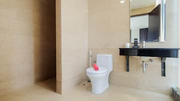Room | Bathroom | Shower, free toiletries, towels