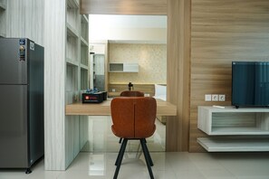 Room | Bathroom | Shower, towels - Cozy Studio Apartment at Nine Residence connected to Mall (Jakarta)