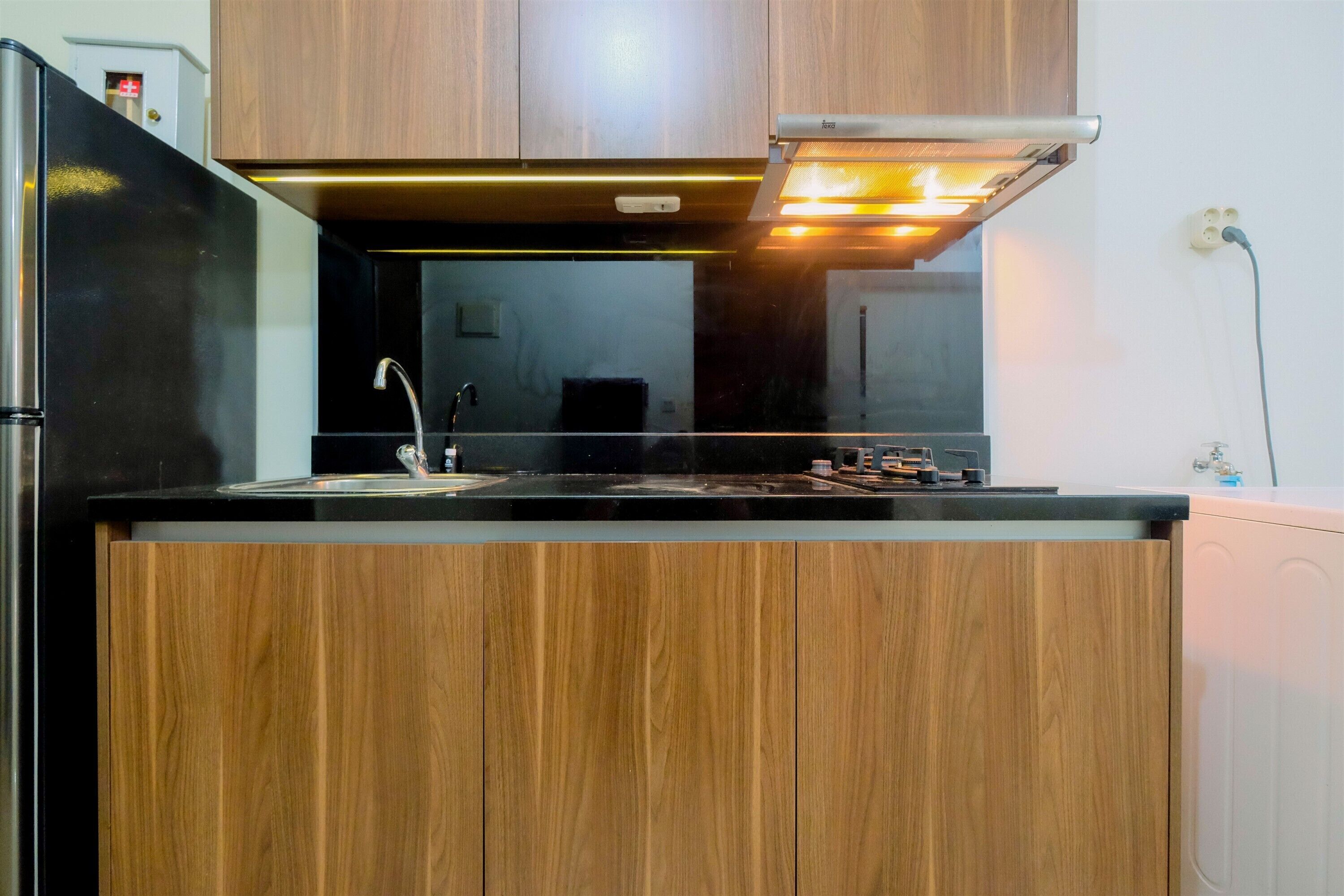 Quarto | Cozinha americana privada | Geladeira, cooktop, talheres/pratos/utensílios de cozinha