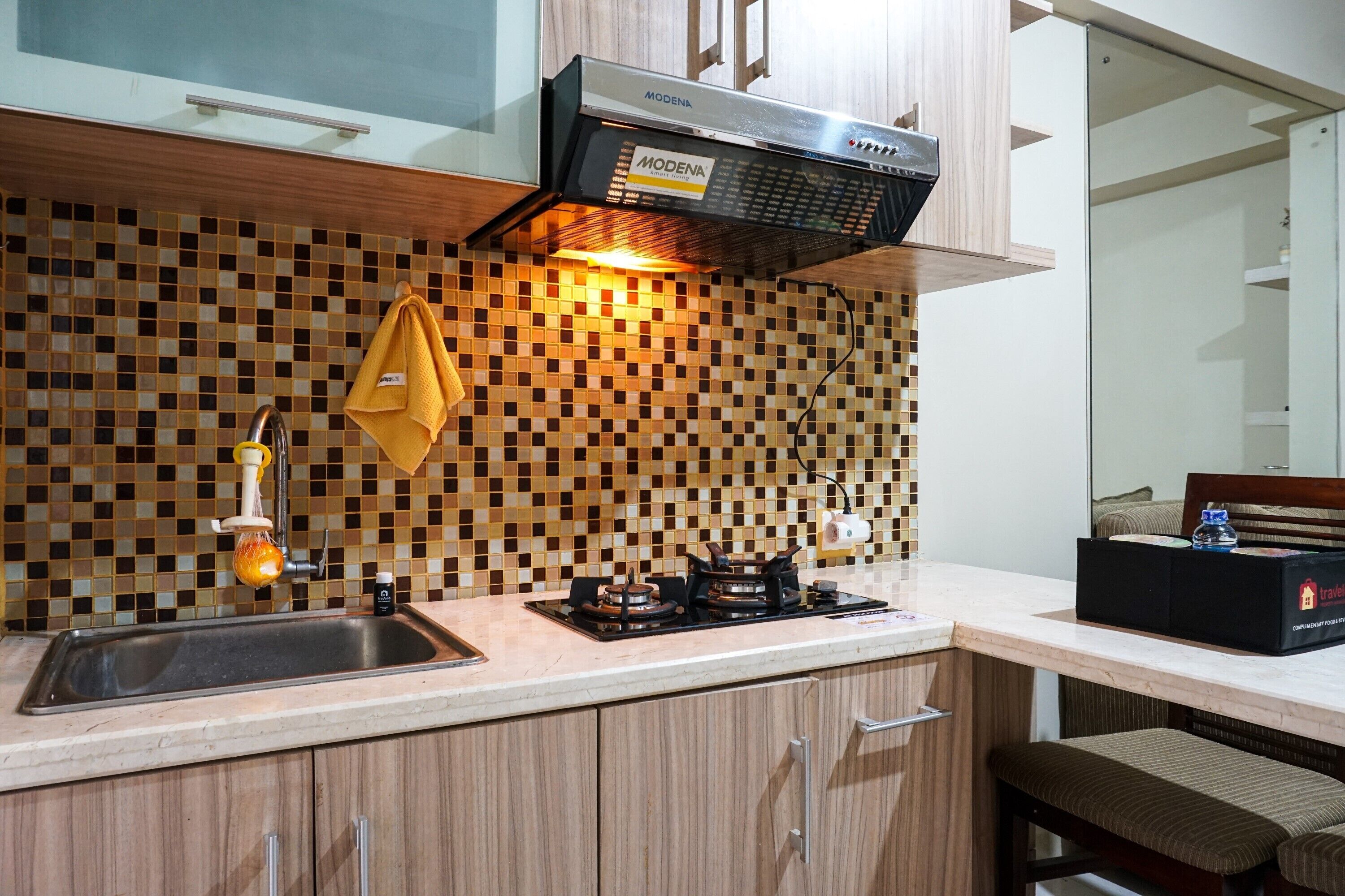 Quarto | Cozinha privada | Geladeira, cooktop, talheres/pratos/utensílios de cozinha