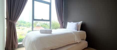 Room | 2 bedrooms, iron/ironing board, free WiFi, bed sheets