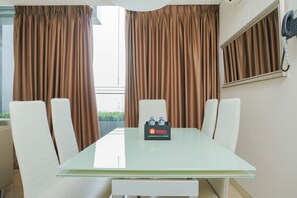 Room | In-room dining - Big and Cozy 4BR at L'Avenue Apartment (Jakarta)