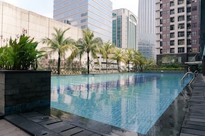 Outdoor pool - Modern 1BR Tamansari Semanggi Apartment (Jakarta)