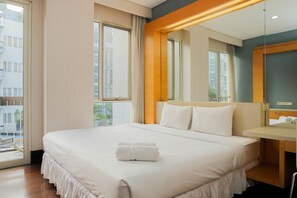 Room | 3 bedrooms, free WiFi, bed sheets - Exclusive and Spacious 3BR Apartment at Pearl Garden (Jakarta)