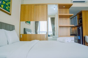 Room | Free WiFi, bed sheets - Highest Value Studio Apartment at Lexington Residence (Jakarta)