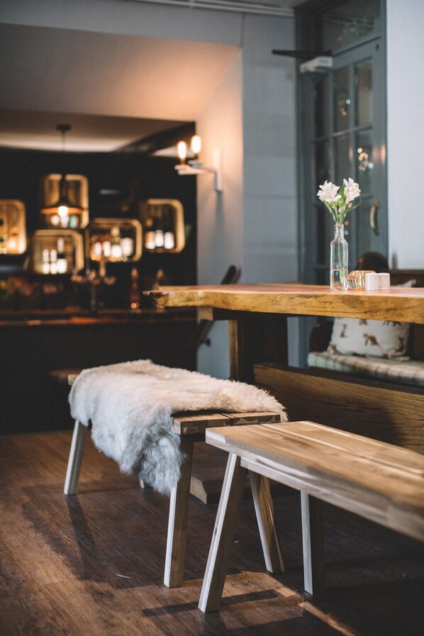 Déjeuner et dîner servis sur place