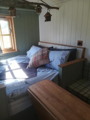 Cabaña Deluxe | Escritorio, cunas gratuitas y ropa de cama 