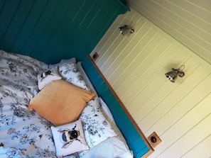 Cabane Familiale | Bureau, lits bébé (gratuits), draps fournis