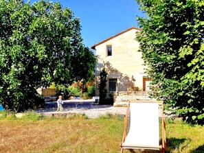 Terrace/patio - SUPERB STONE HOUSE very close to Saint-Emilion (Lussac)