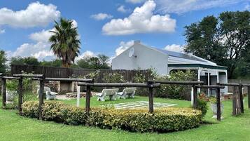 Buffalo Thorn Chalet (Garden View) | Pemandangan taman