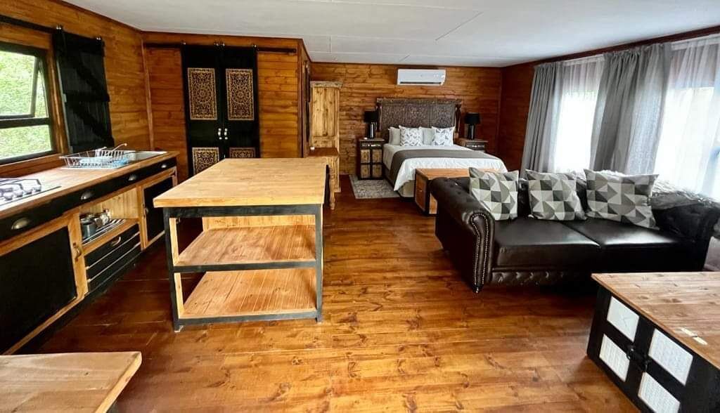 Hoopoe Cabin (River Front) | บริเวณนั่งเล่น | ทีวี 32 นิ้ว พร้อมช่องดาวเทียม