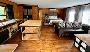 Hoopoe Cabin (River Front) | Living area