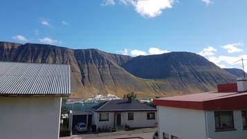 Basic Apartment | Mountain view