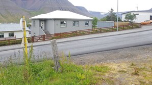 Front of property - Sigurhæð Apartment (Isafjordur)
