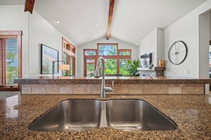 Interior - Cozy Luxe Cabin with A/C, Golf Views & Hot Tub (Bend)