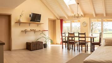 2 bedrooms, WiFi, bed sheets, wheelchair access