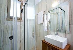 Family Duplex, 2 Bedrooms | Bathroom | Shower, free toiletries, hair dryer, towels - Agarathos Homes (Kissamos)