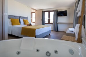 4 bedrooms, in-room safe, iron/ironing board, free WiFi