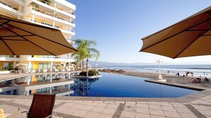 Pool - Condo Vela Vista 1004 by Kivoya a Beautiful apartment only a few steps from the beach (Nuevo Vallarta)