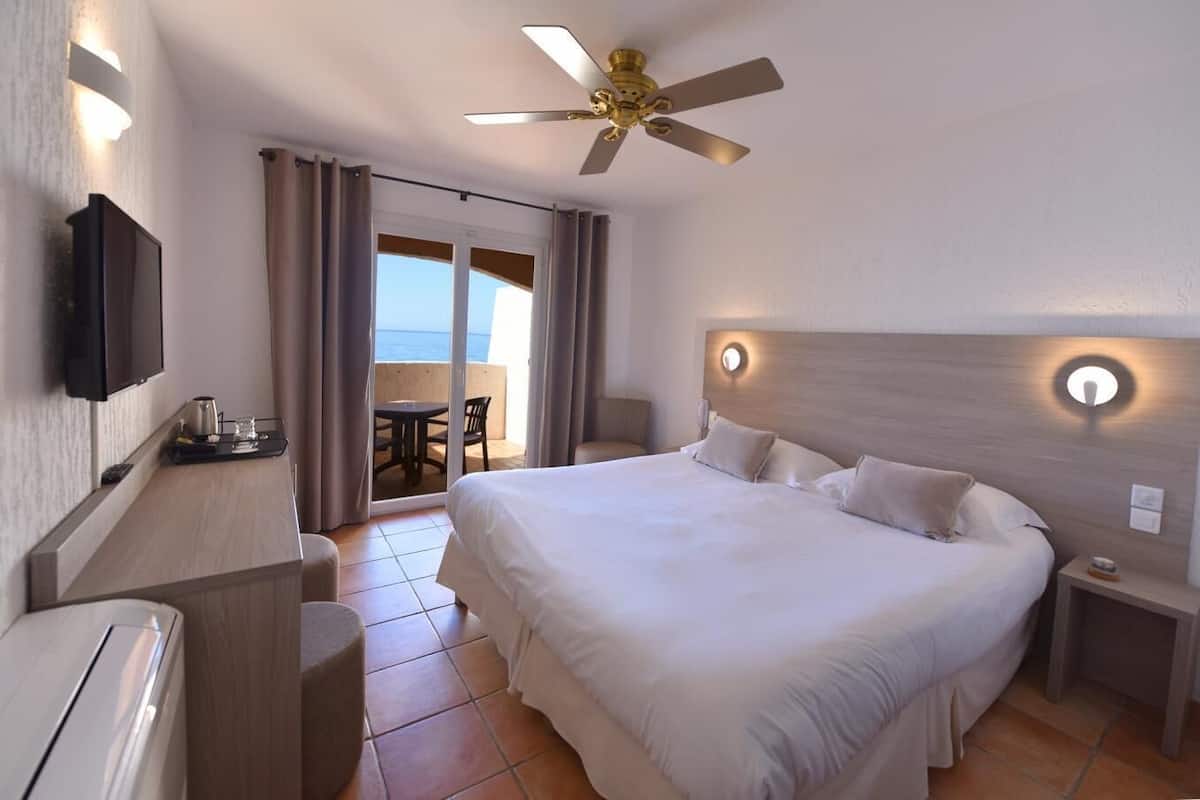 Minibar, in-room safe, individually decorated, individually furnished