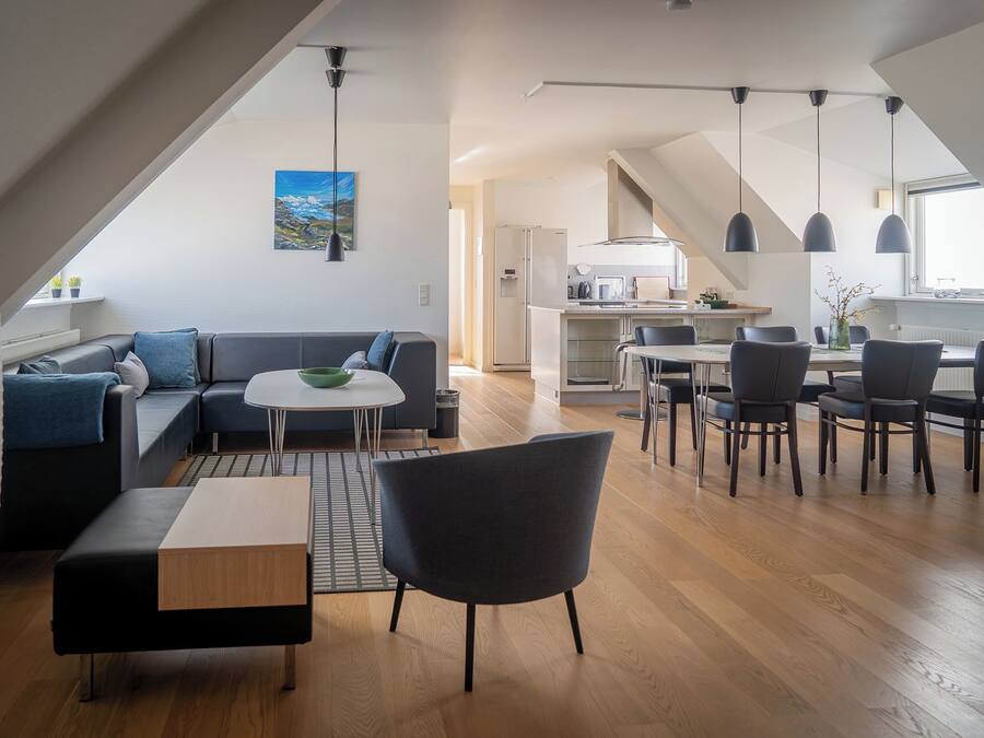 Penthouse, 2 Bedrooms | Desk, soundproofing, free WiFi, bed sheets