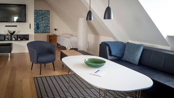 Appartement Penthouse, 2 chambres | Bureau, système d’insonorisation, accès au Wi-Fi (inclus)