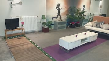 TV, fireplace, ping pong