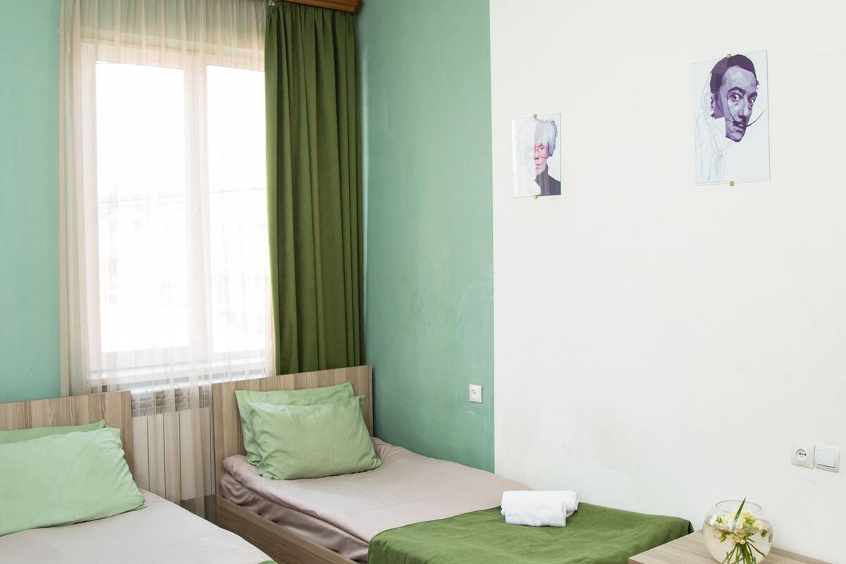 Classic Triple Room | Desk, free WiFi, bed sheets