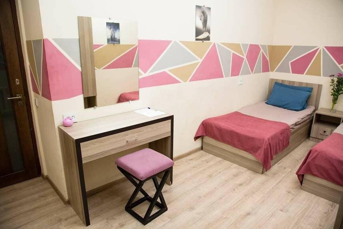 Twin Room, Private Bathroom | Desk, free WiFi, bed sheets