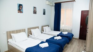 Chambre triple, salle de bain privée