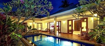 Senggigi Art Market is 1.6 mi from the property.