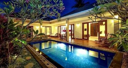 Senggigi Art Market is 1.6 mi from the property.