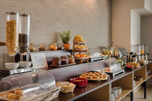 Desayuno bufé gratuito y diario