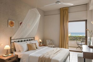 Kamar Double Deluks, pemandangan laut | Brankas, tirai kedap cahaya, Wi-Fi gratis, dan seprai linen