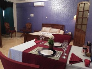 普通套房 | 客廳 | 32 吋LCD 電視連衛星電視頻道、電視