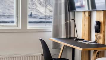 Chambre Simple Deluxe, salle de bains privée | Bureau, lits bébé (gratuits), Wi-Fi gratuit, draps fournis