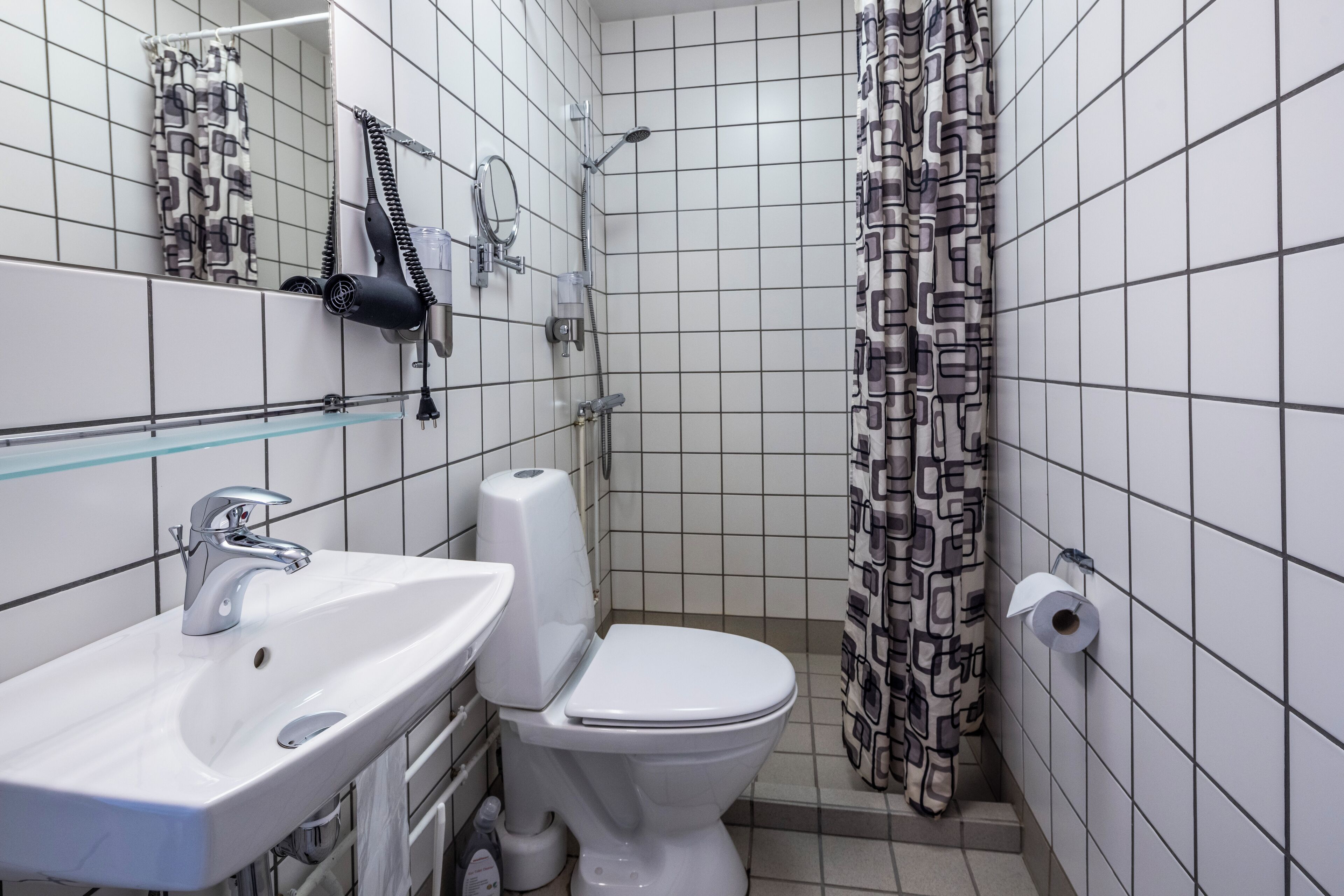 single room, private bathroom | 1 bedroom, desk, free cots/infant beds, free wifi