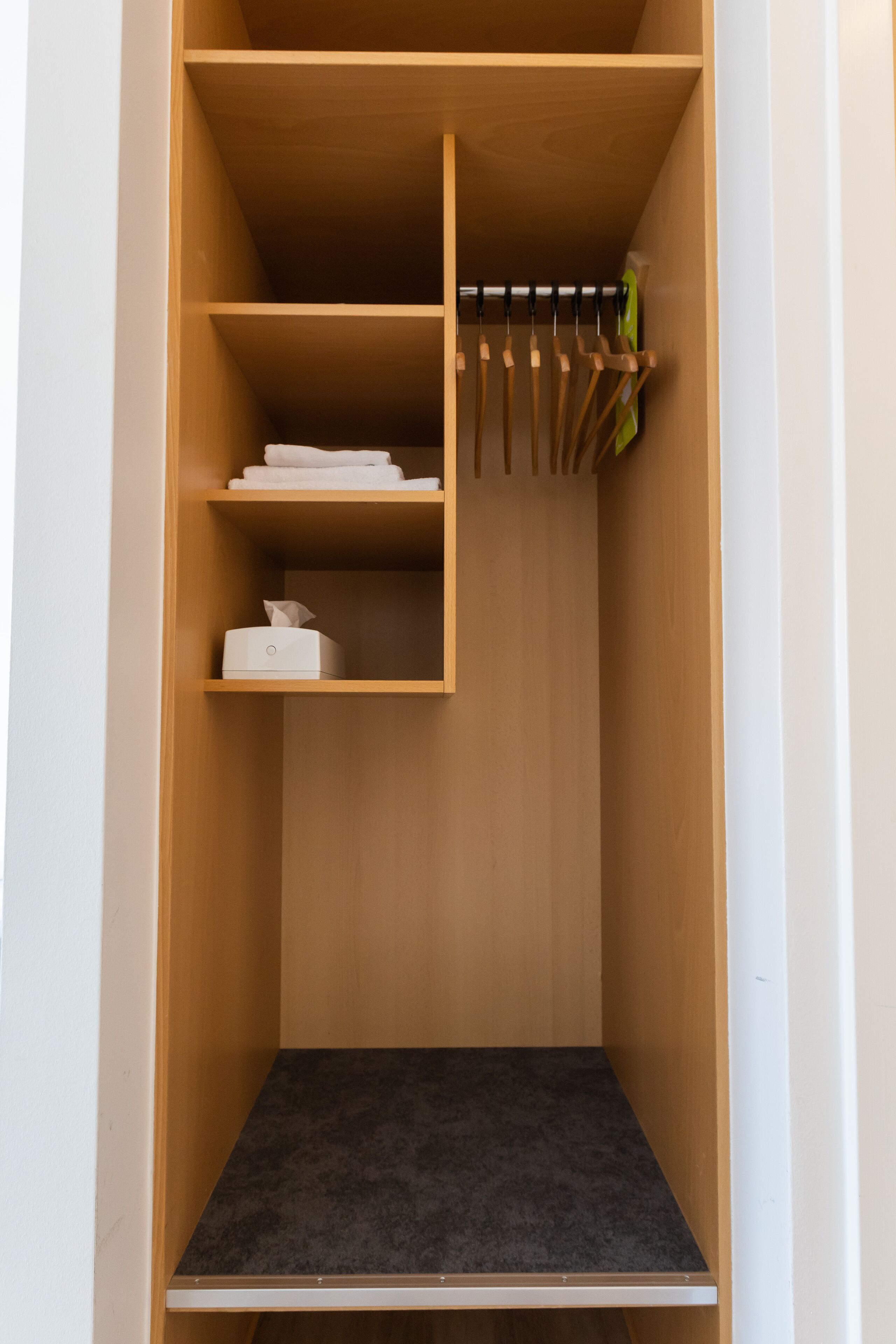 deluxe single room, private bathroom | room amenity