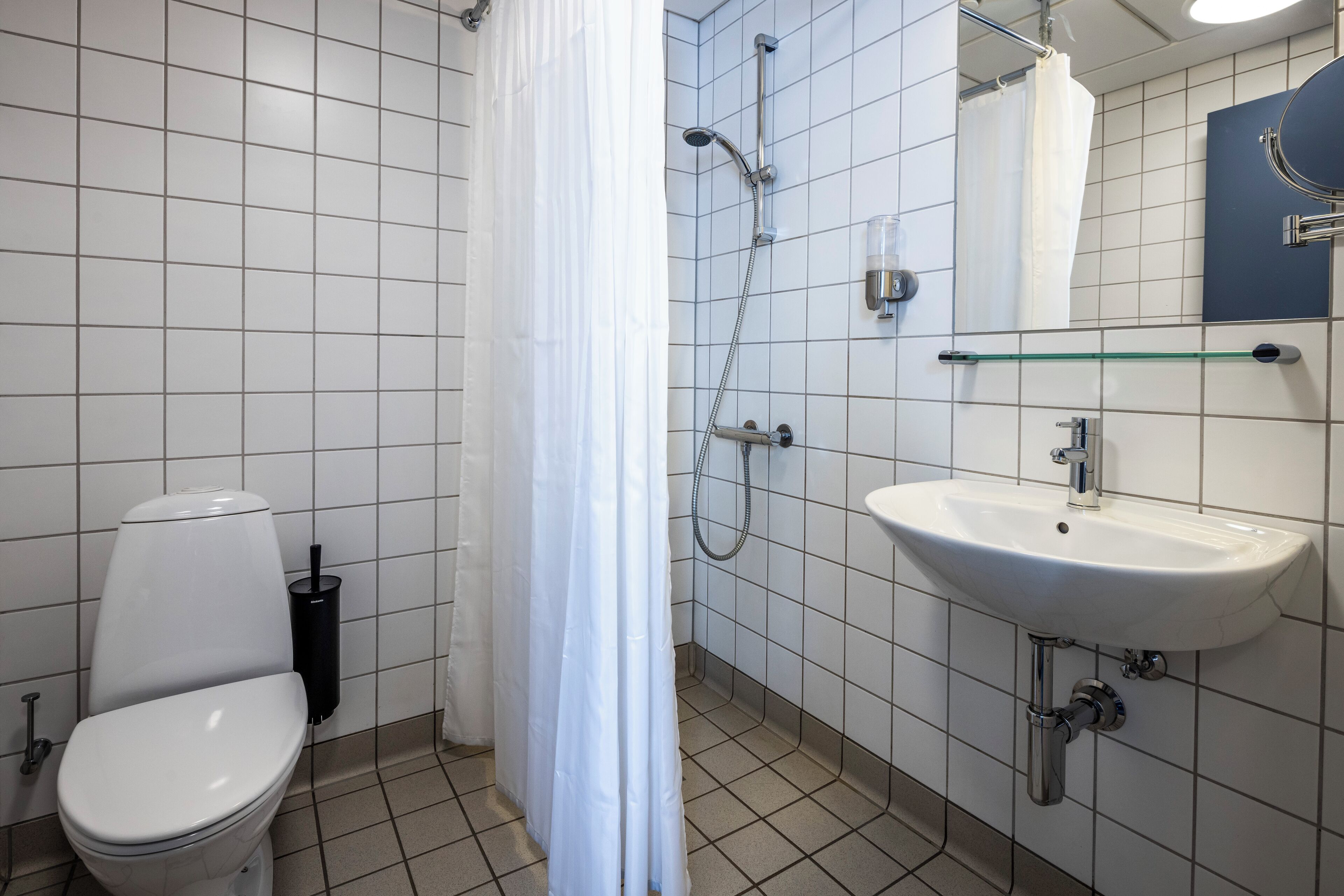deluxe twin room, private bathroom | bathroom | shower, hair dryer, towels, soap