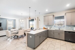 單棟房屋, 多張床 (2957 FS - Luxury Oasis: 6BR Villa, Po) | 私人廚房