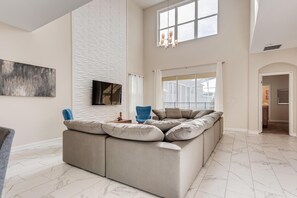 House, Multiple Beds (8992 CC - Exquisite 5 Bed Single Fami) | Living room