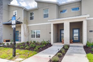 Exterior - 408 OC - Luxe 4BR Townhome Private Pool 11 Guests (Davenport)