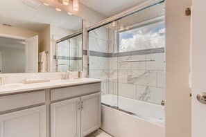 Condo, Multiple Beds (408 OC - Luxe 4BR Townhome Private Po) | Bathroom - 408 OC - Luxe 4BR Townhome Private Pool 11 Guests (Davenport)