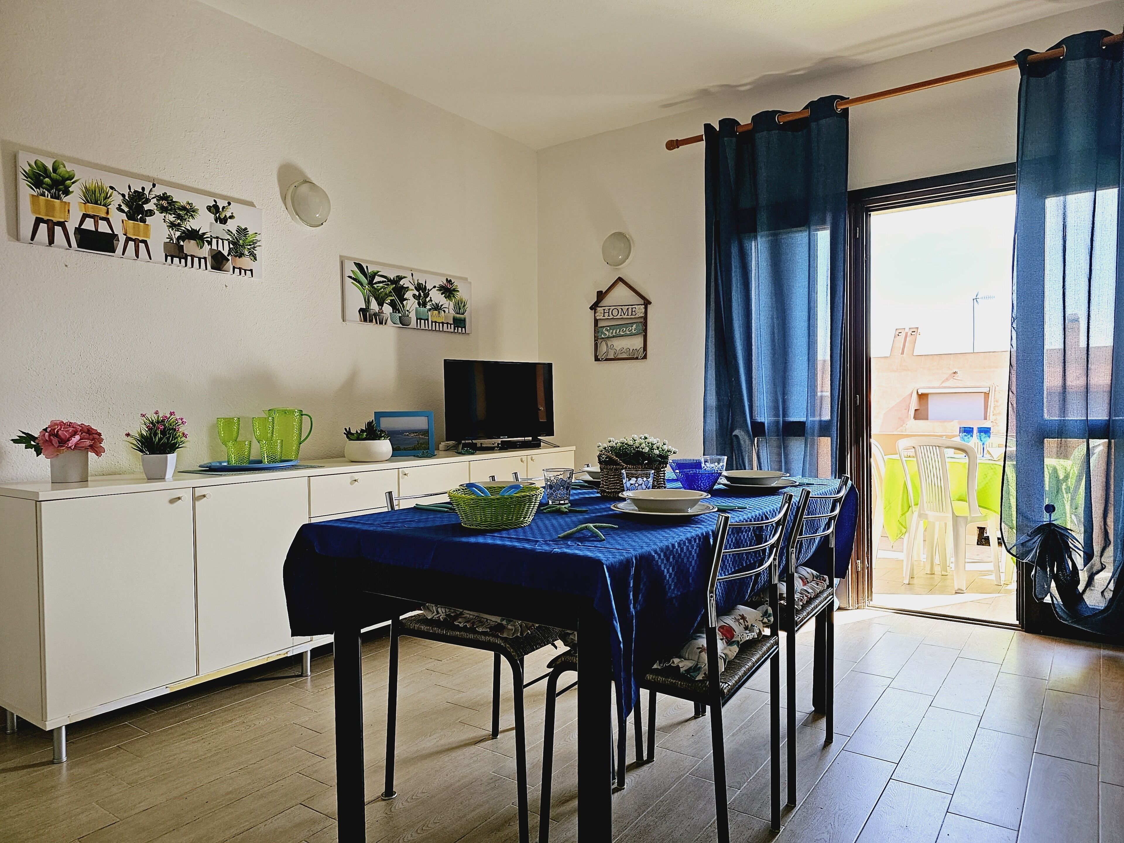 Lägenhet Comfort - 2 sovrum - 2 badrum | Eget kök | Kylskåp, spishäll och grytor/köksredskap