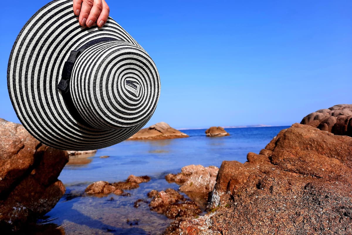 2 bedrooms, bed sheets