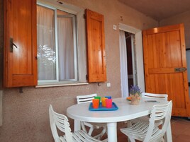 Estudio básico, 1 cama de matrimonio, patio | Terraza o patio